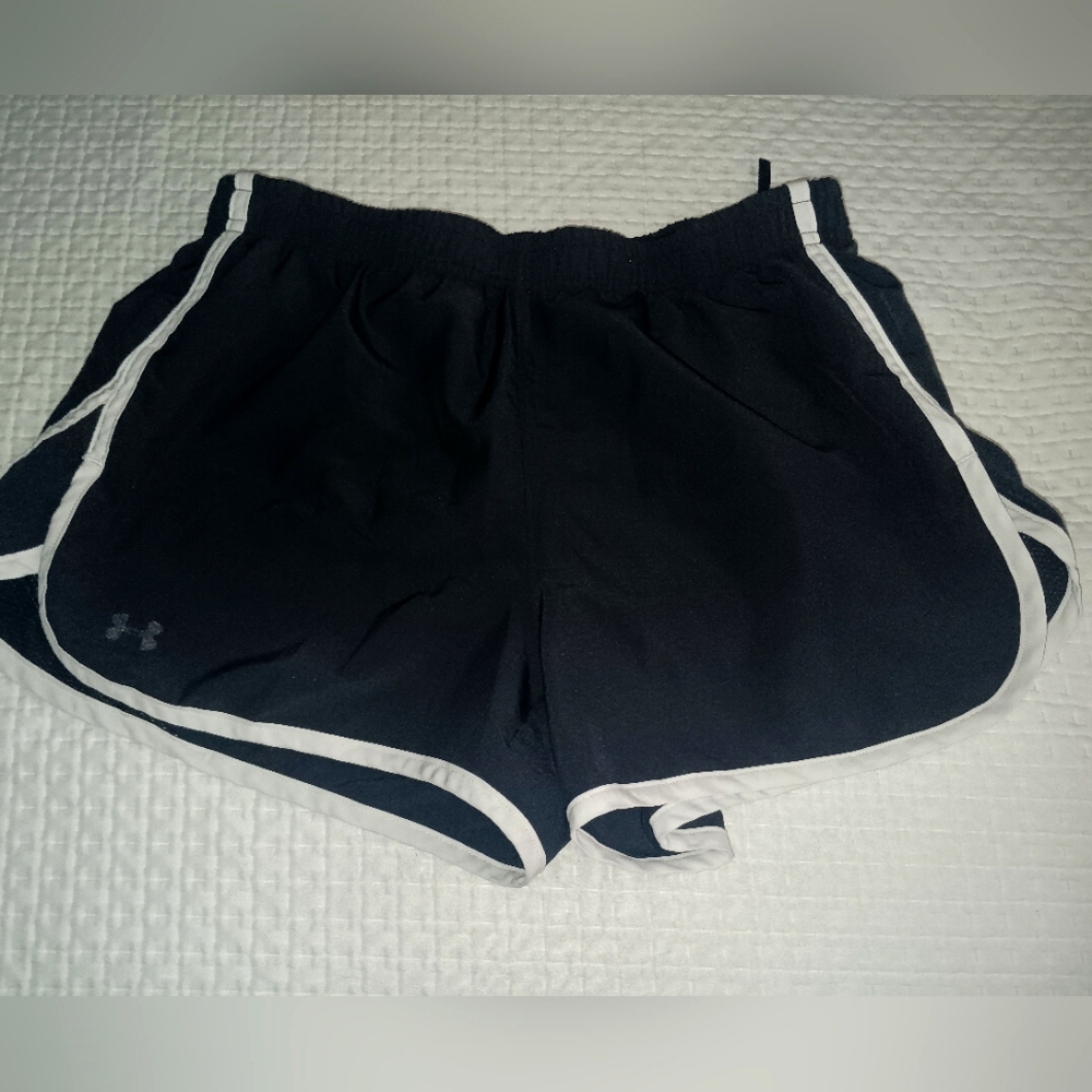 Under Armour Women's Black and White Athletic Shorts Med